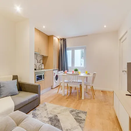 Yellow Charm - Campolide Apartments-3