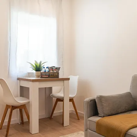 Yellow Charm - Campolide Apartments-2